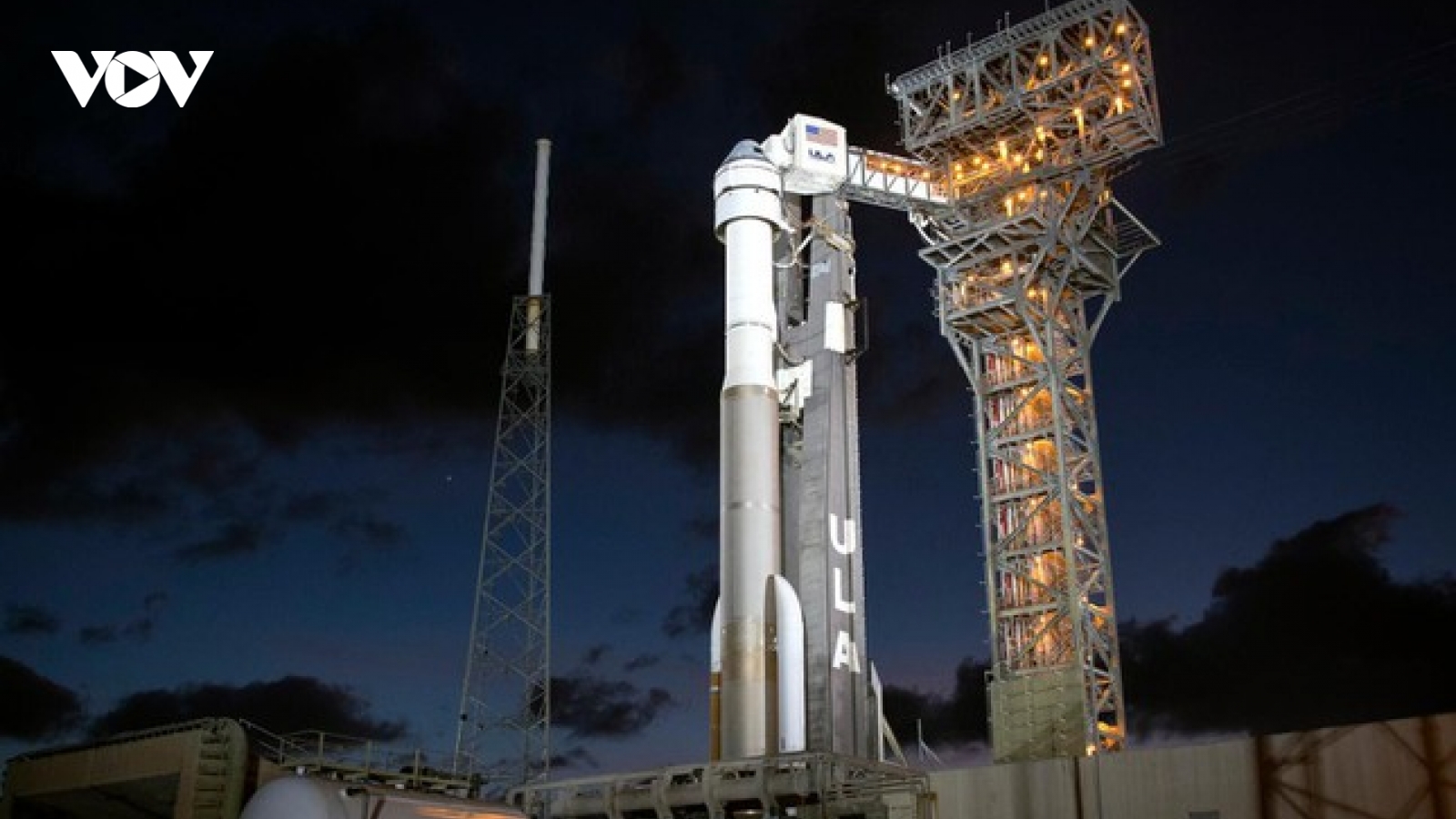 Boeing lại gặp khó trong cuộc đua đưa người vào vũ trụ với công ty của tỷ phú Elon Musk