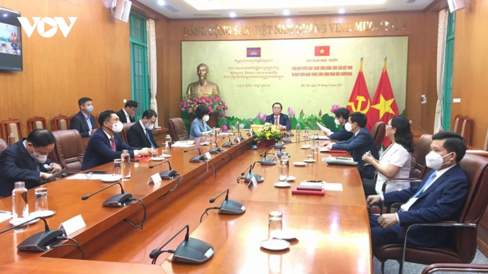 Ban Tuyên giáo Trung ương hội đàm với Ban Tuyên huấn Trung ương Đảng Nhân dân Campuchia