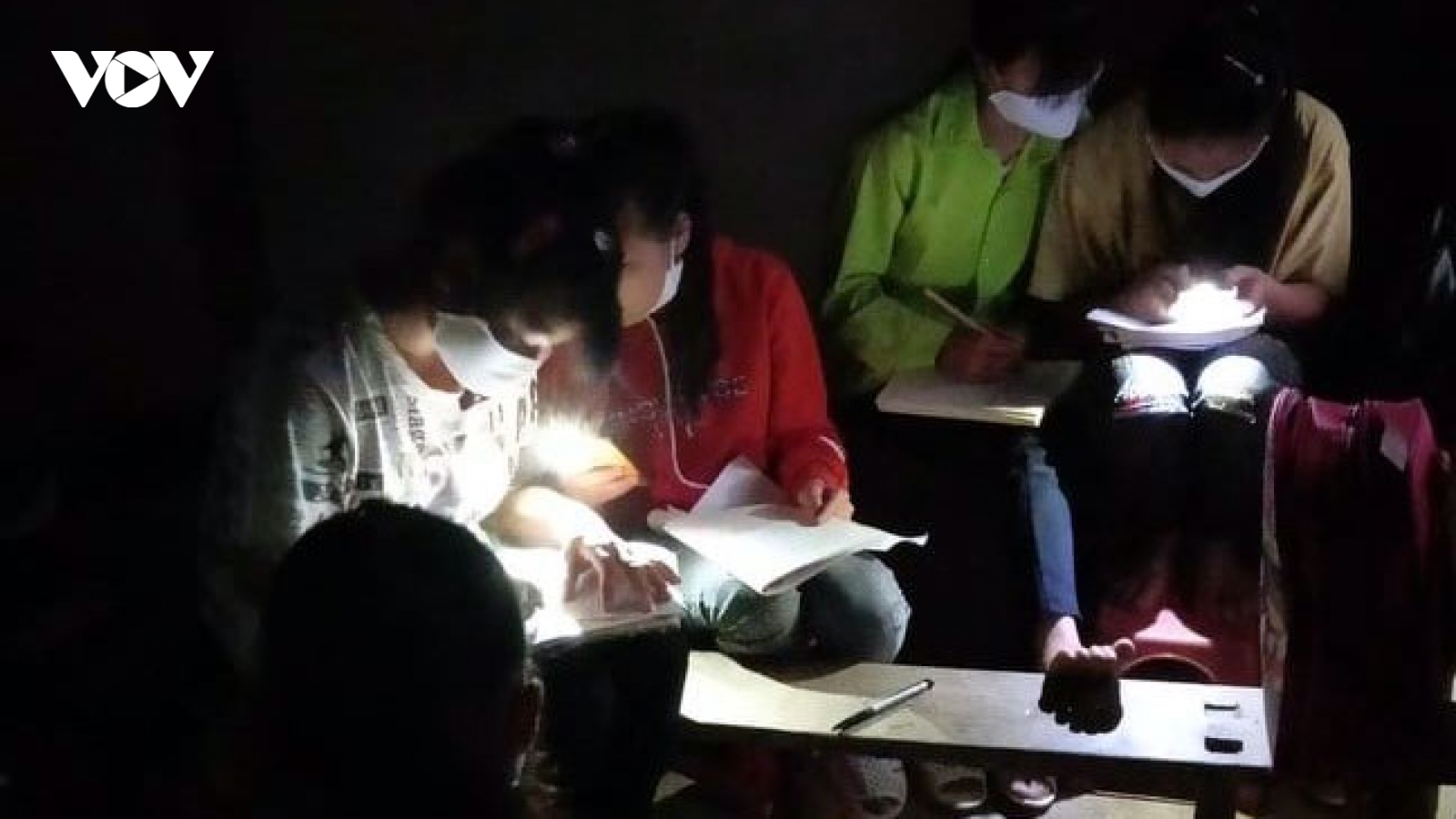 Để học sinh vùng cao không còn gian nan tìm “sóng”