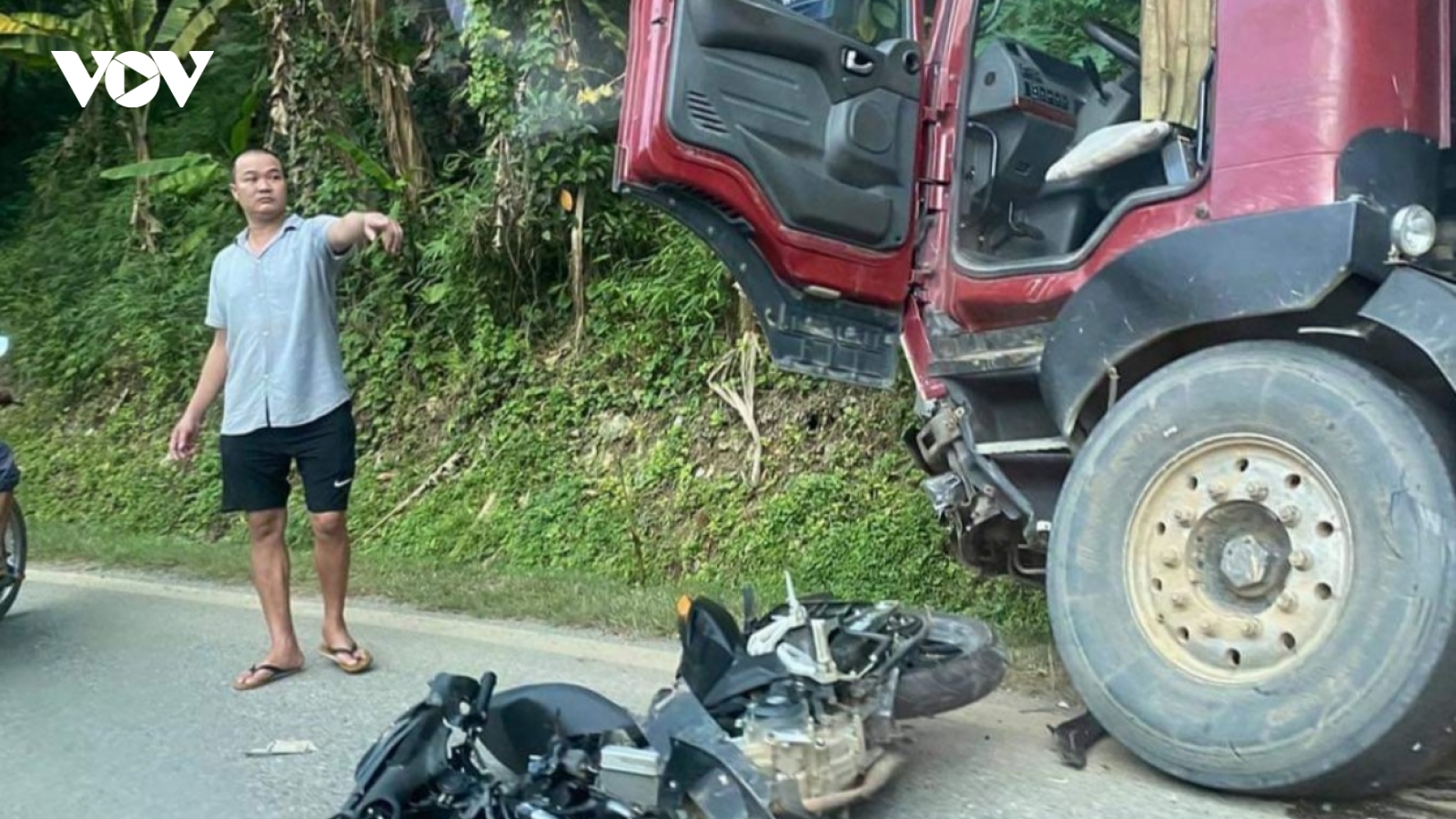 Xe máy đấu đầu ô tô khiến 1 người tử vong ở Bắc Kạn