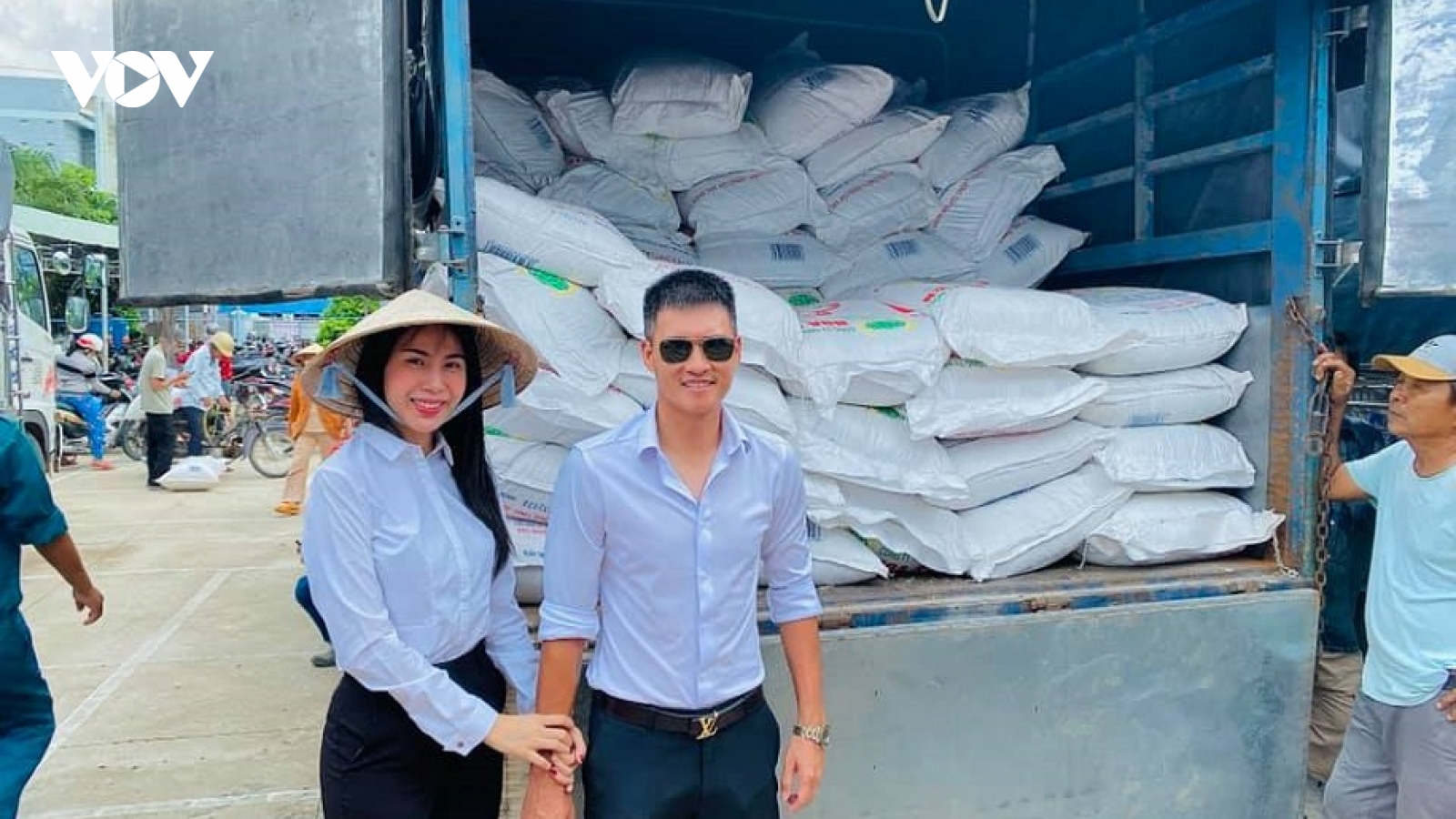 Bị tố ăn chặn hơn 100 tỷ đồng, vợ chồng Công Vinh-Thủy Tiên sẽ công khai sao kê sau 15/9