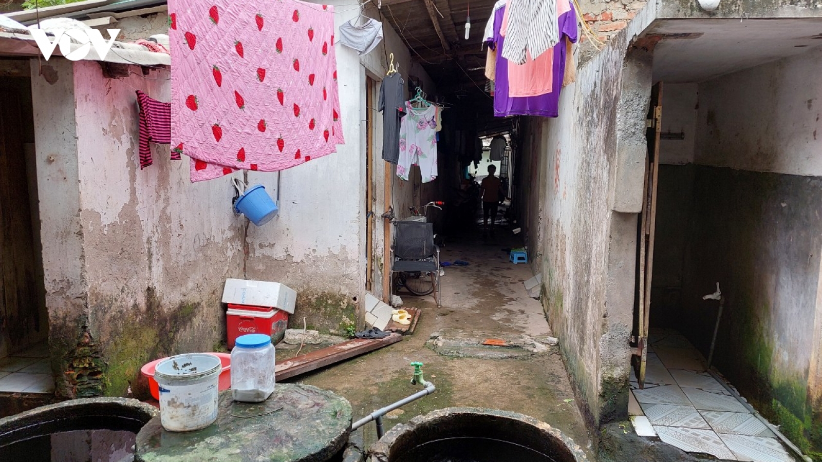 Cuộc sống khốn khó của 4 mẹ con bán hàng rong khi Hà Nội giãn cách