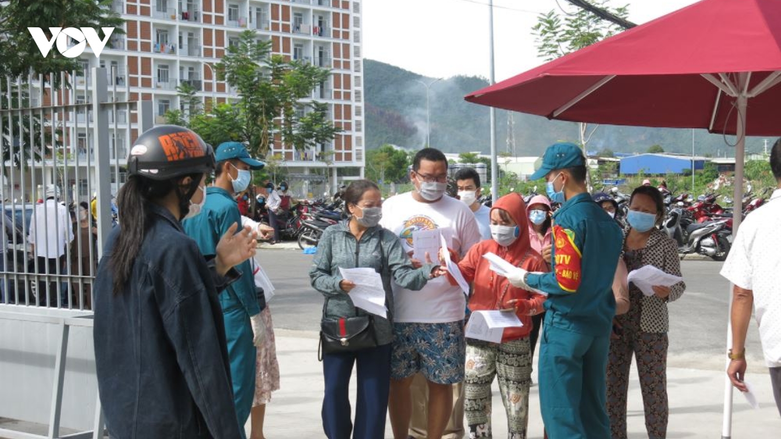 Đà Nẵng yêu cầu khắc phục tình trạng tập trung đông người khi tiêm chủng Covid-19