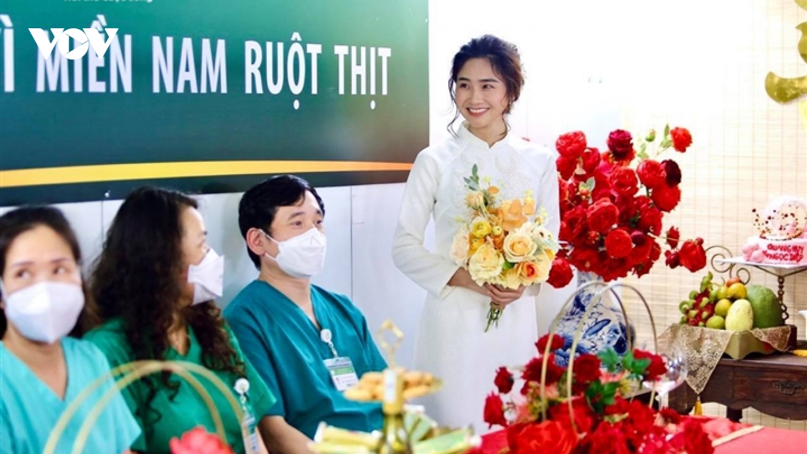 Đám cưới qua điện thoại của nữ điều dưỡng Hà Nội tại BV dã chiến TP.HCM