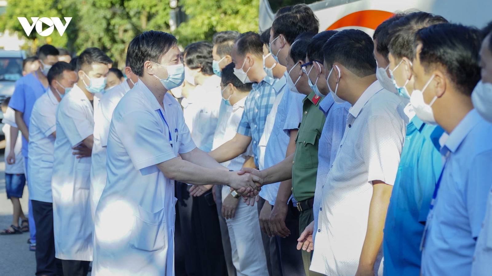 Điện Biên tăng cường cán bộ y tế hỗ trợ tỉnh Bình Dương chống dịch