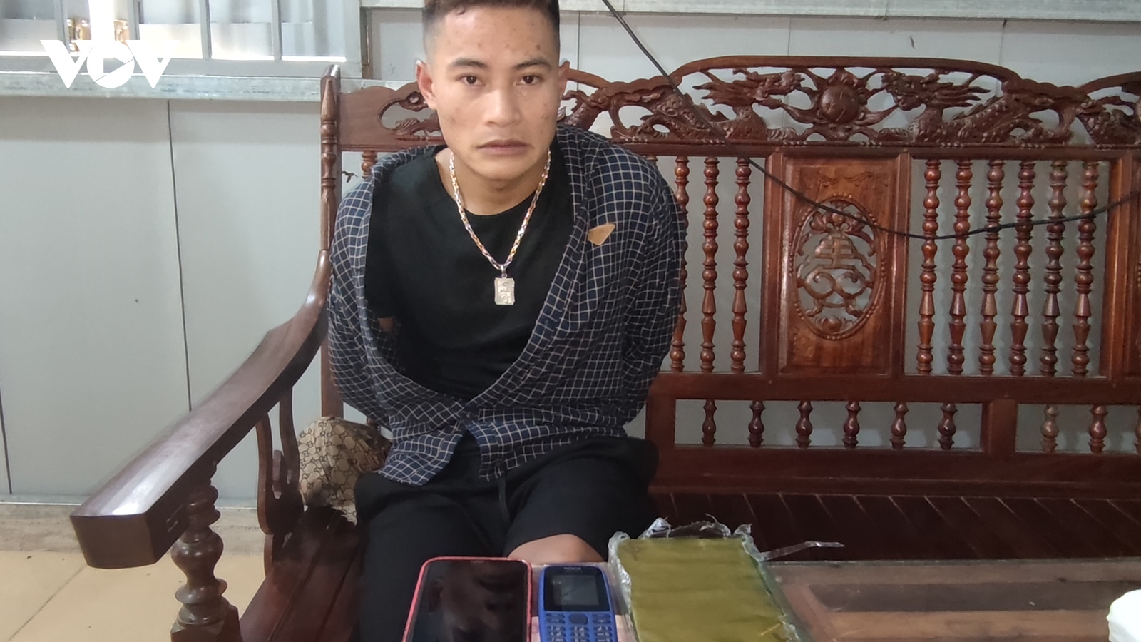 Đối tượng vận chuyển ma túy lao xe vào công an nhằm tẩu thoát