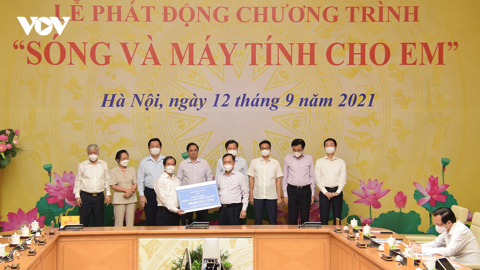 Thủ tướng phát động Chương trình “Sóng và máy tính cho em”