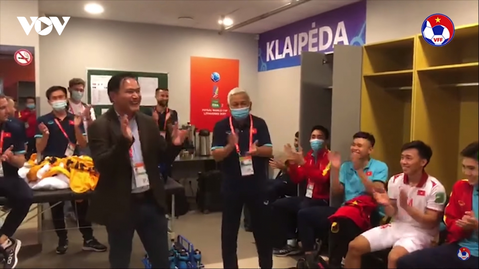 ĐT Futsal Việt Nam “quẩy tưng bừng” trong phòng thay đồ sau trận thắng Panama