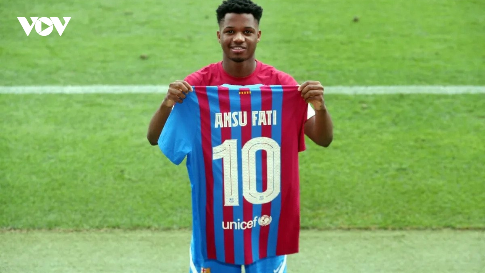 Chính thức: Ansu Fati "kế thừa" áo số 10 của Messi tại Barca