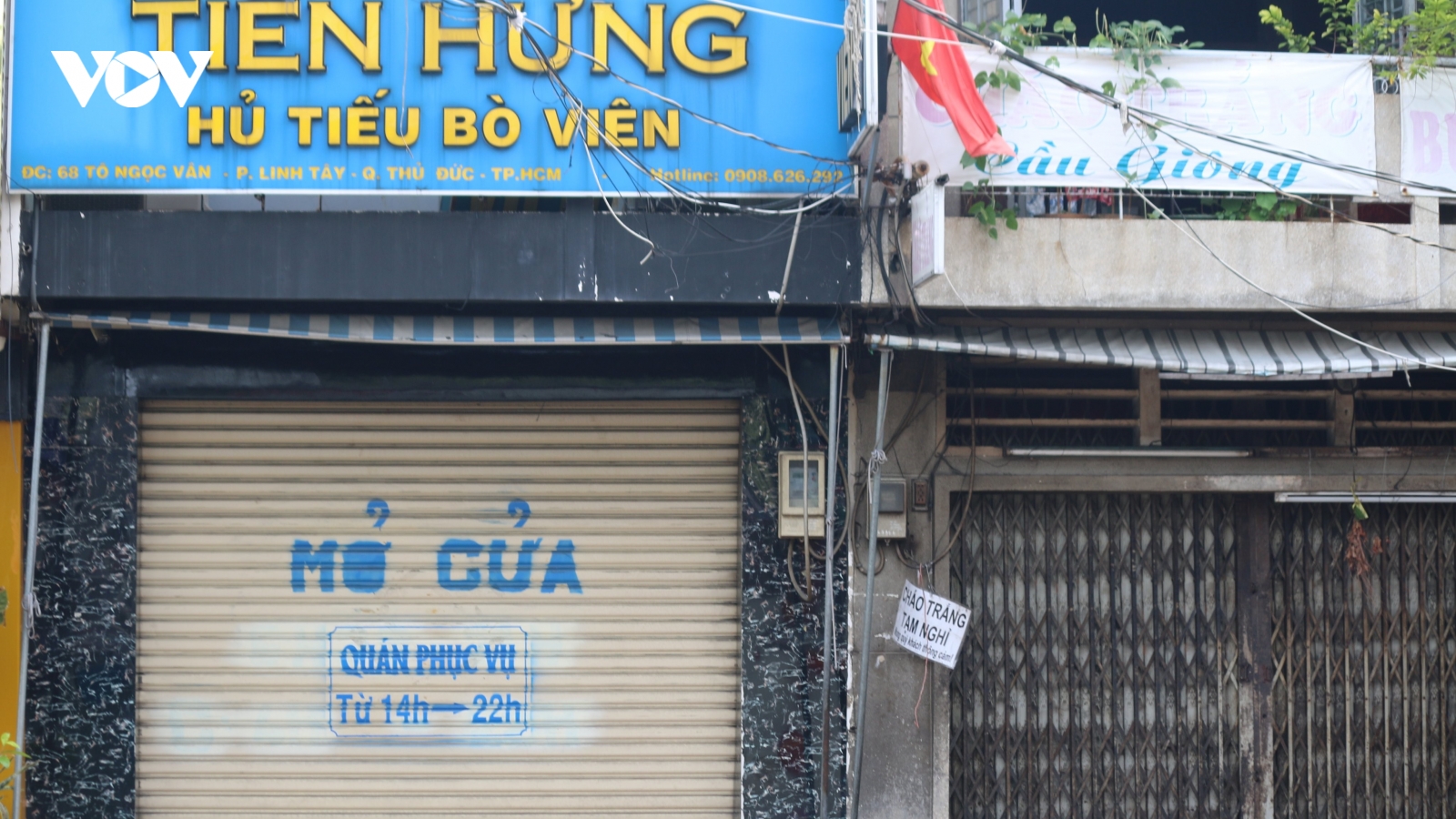 Rất ít hàng quán mở cửa trở lại dù TP.HCM cho phép bán mang đi