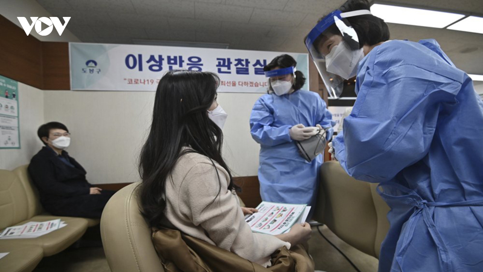 Học sinh và giáo viên ở Hàn Quốc được tiêm phòng vaccine Covid-19 như thế nào?