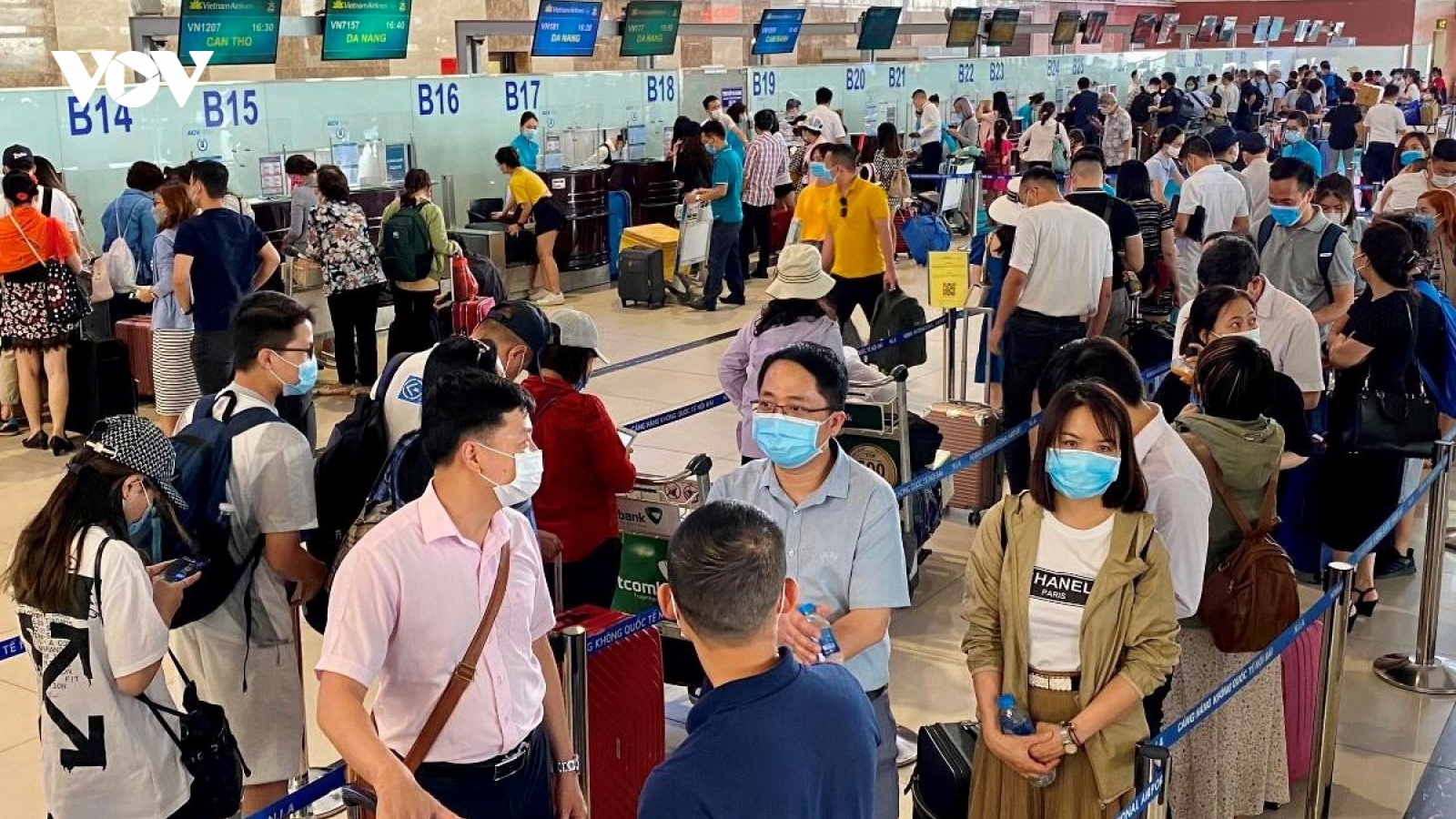 Bộ GTVT sẽ đánh giá kỹ lưỡng tác động của chính sách áp sàn giá vé máy bay nội địa