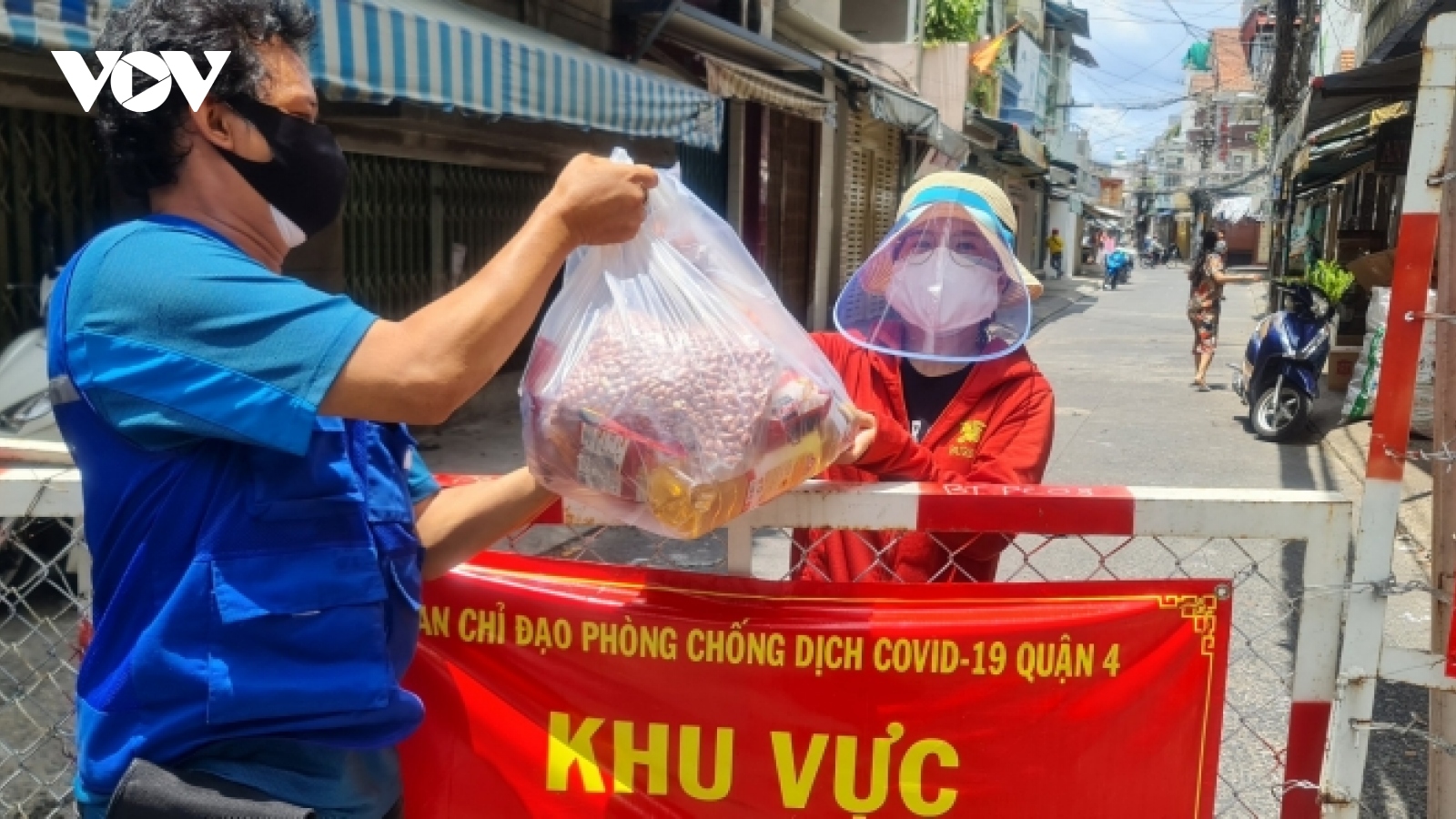 Nhiều địa phương ở TPHCM công khai danh sách hỗ trợ đợt 3 cho người dân khó khăn