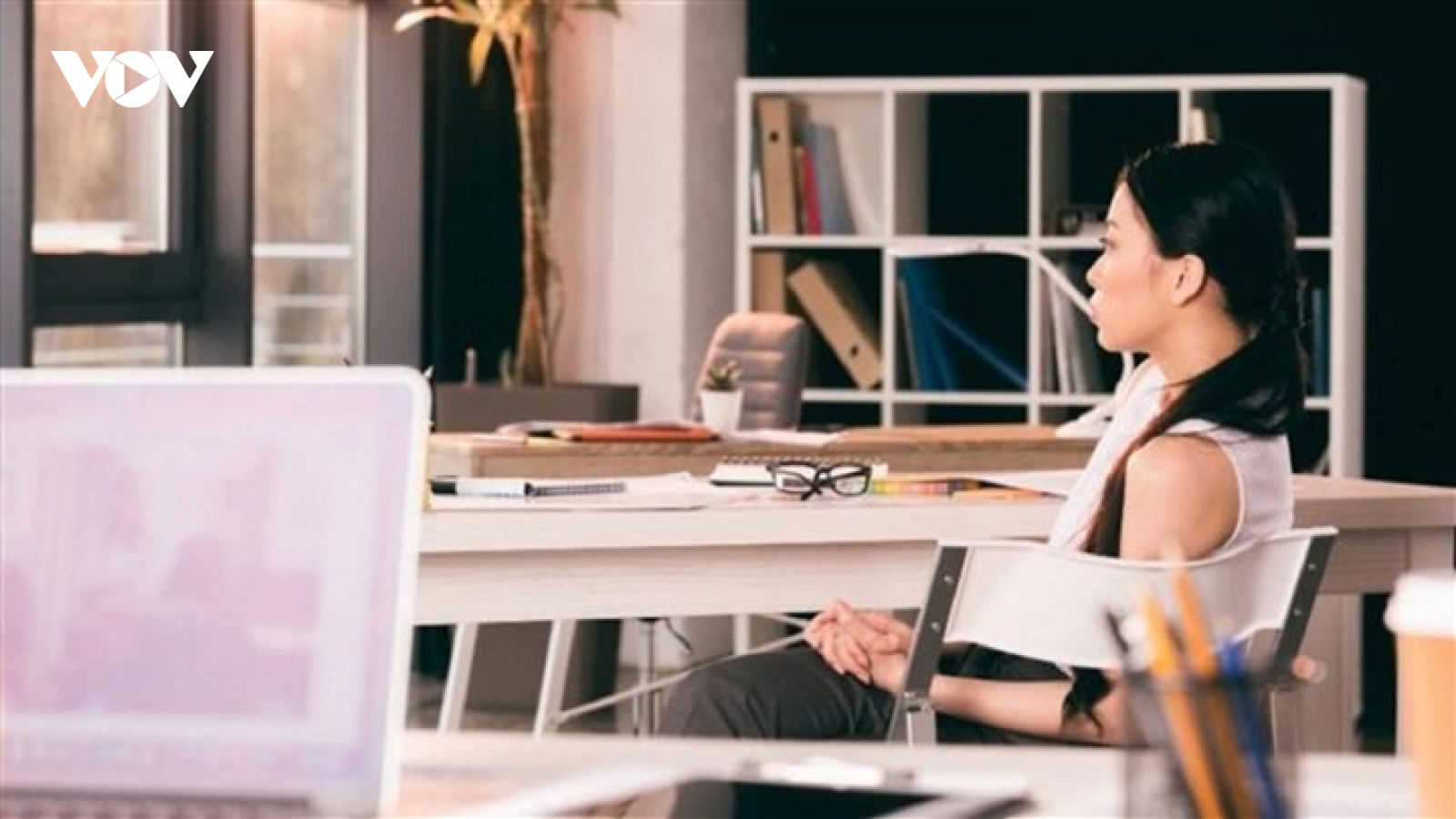 Tôi phải bỏ việc ở nhà để trông con học online
