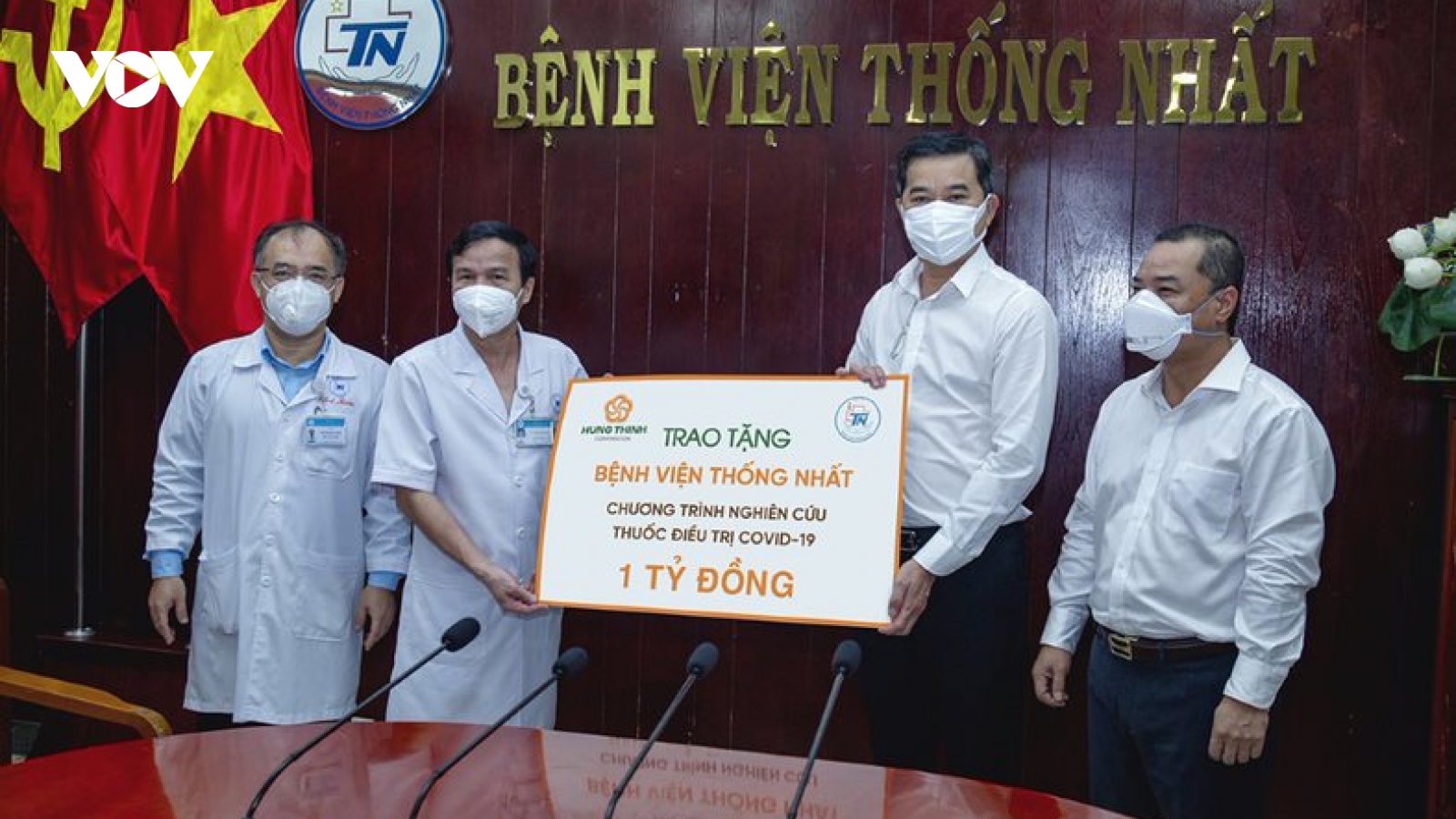Tập đoàn Hưng Thịnh tặng 1 tỷ đồng cho BV Thống Nhất nghiên cứu thuốc điều trị COVID-19