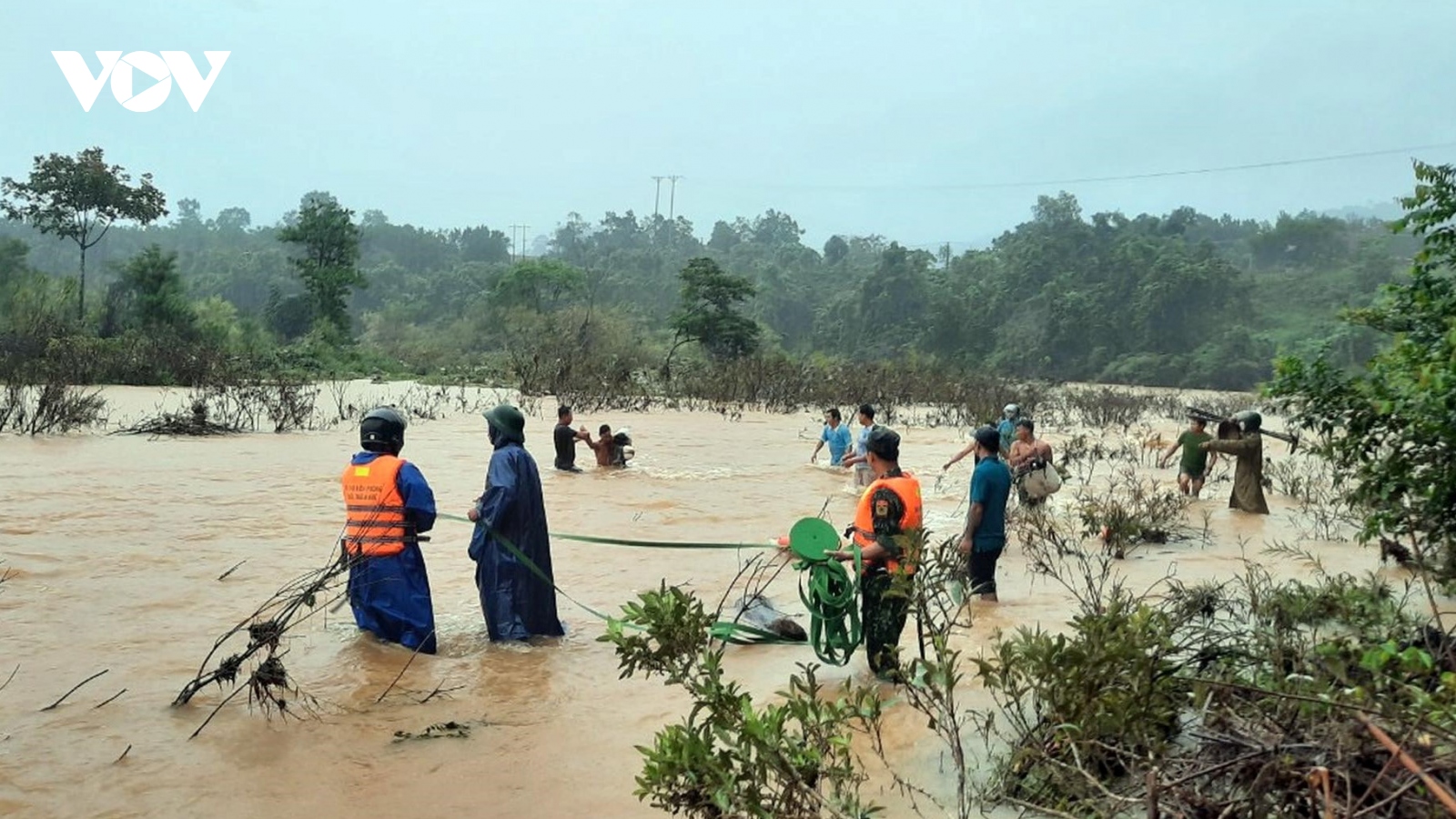 Thừa Thiên Huế: Chưa liên lạc được với 12 người đi rừng ở huyện Nam Đông 