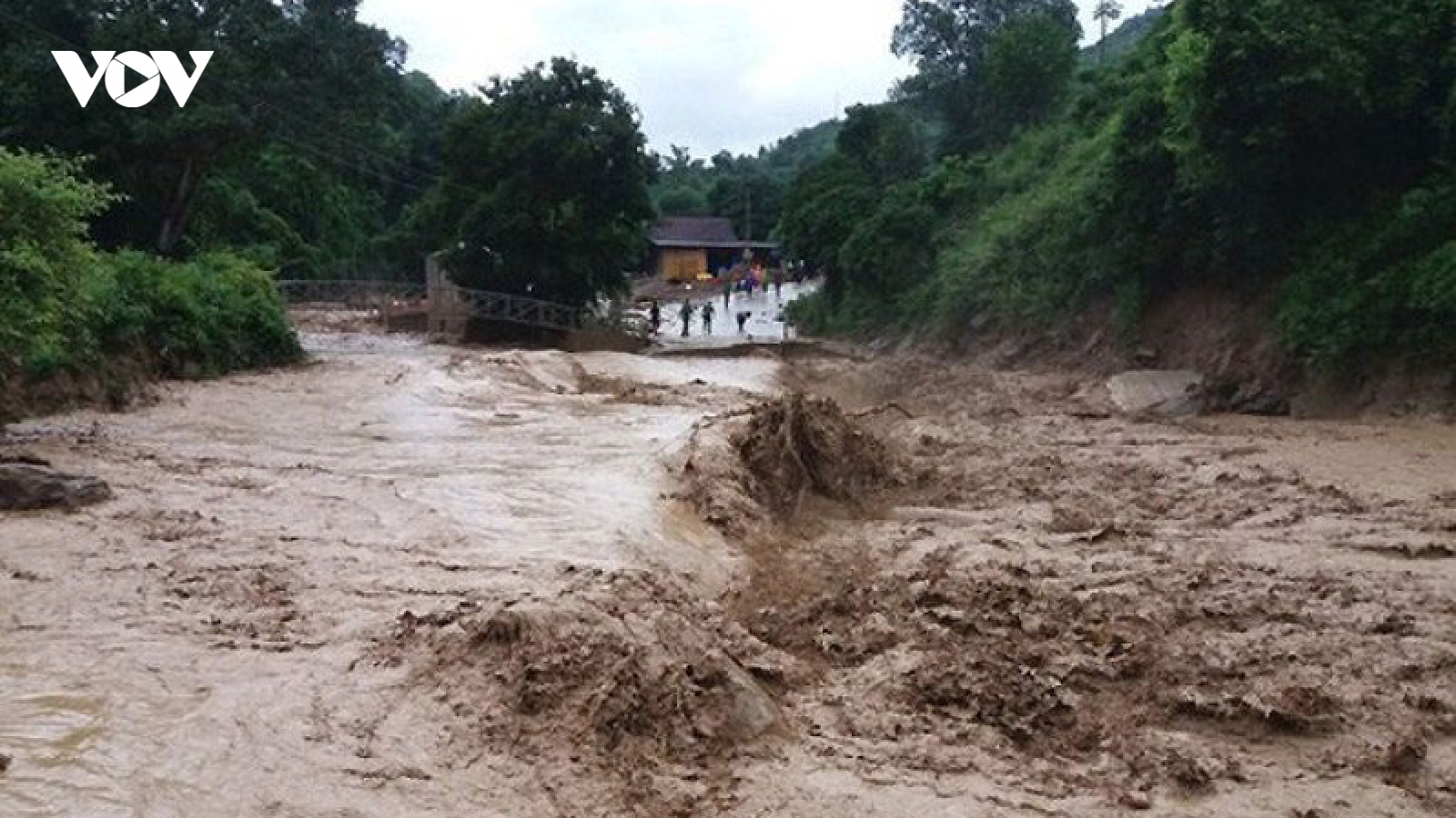 Hoàn lưu bão số 6 tiếp tục gây mưa lớn tại miền Trung