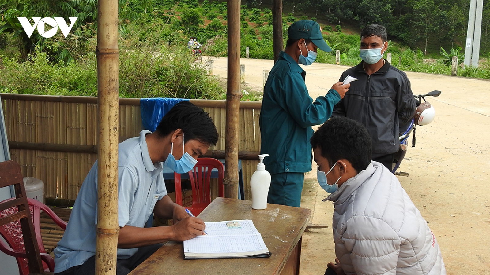 Phòng, chống dịch COVID-19: Kon Tum cẩn trọng từ thôn làng