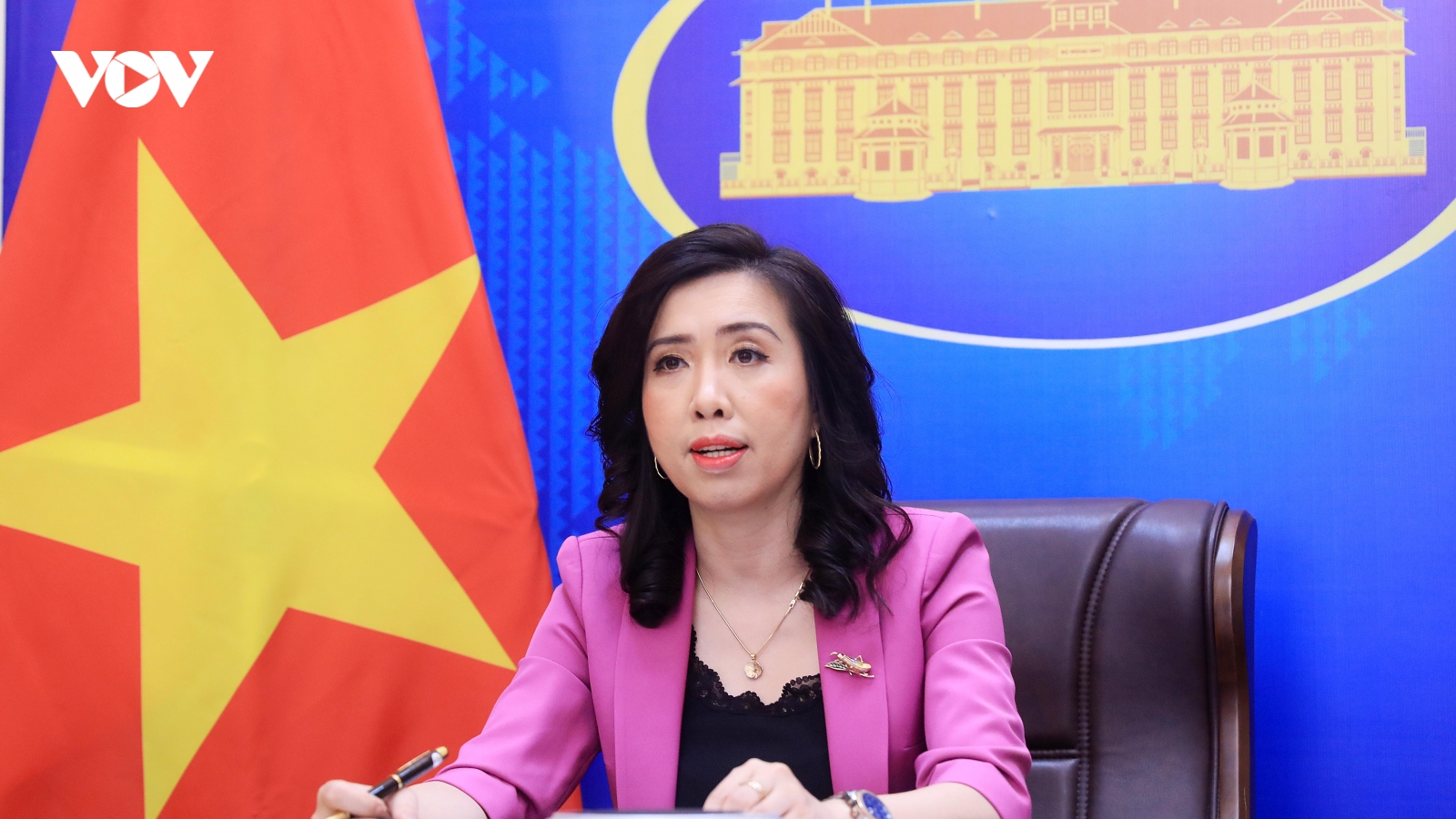 Việt Nam phản đối Trung Quốc đưa máy bay vận tải ra Trường Sa