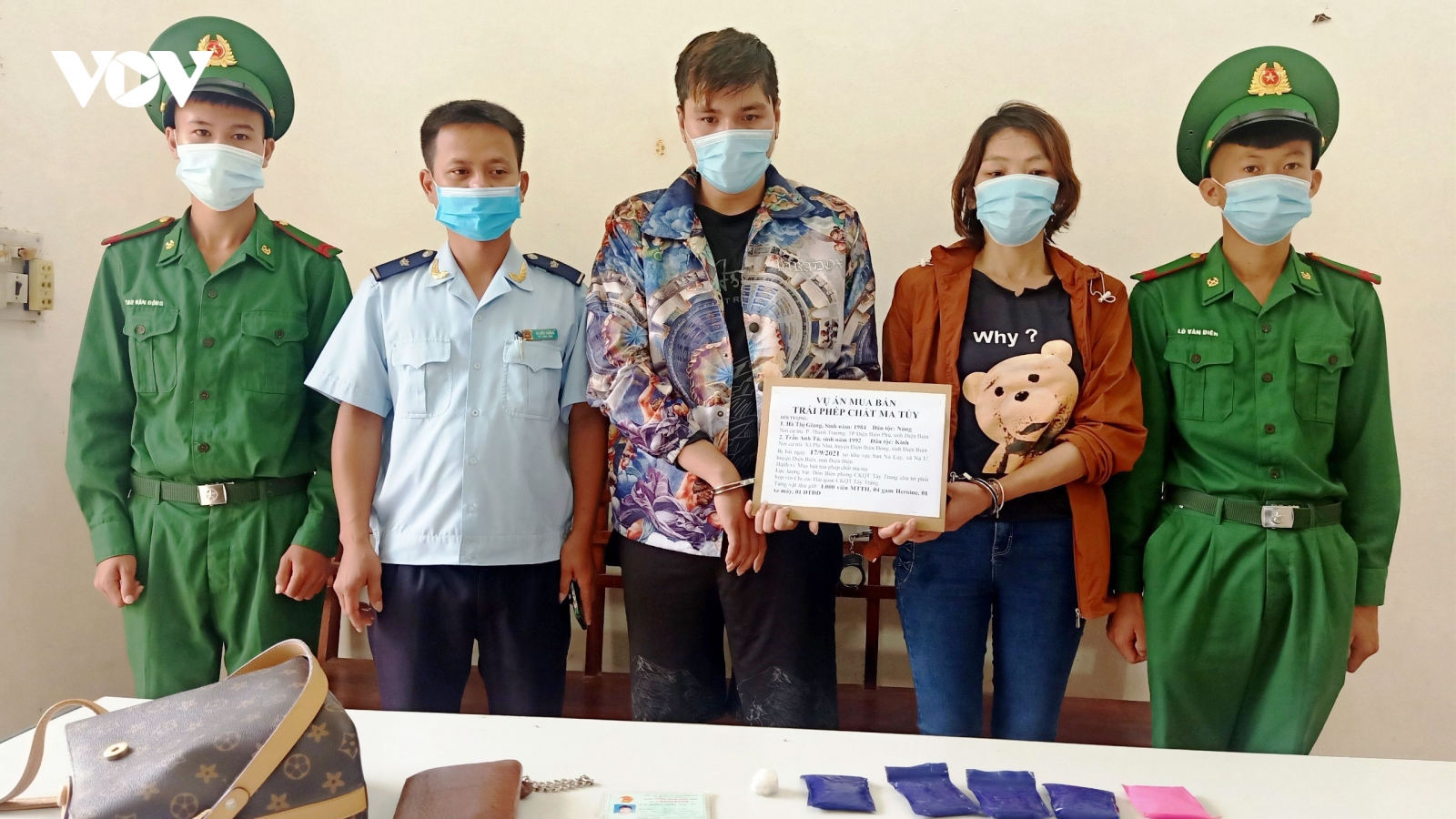 Bắt giữ 2 đối tượng mua 1.000 viên ma túy về sử dụng và bán kiếm lời
