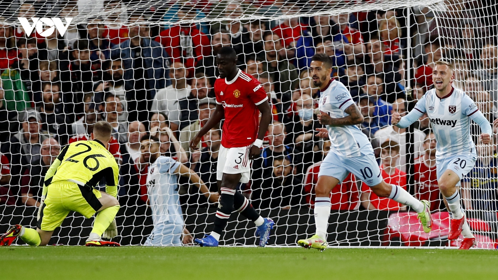 Kết quả League Cup: MU bị loại sớm, Chelsea đi tiếp sau loạt "đấu súng"