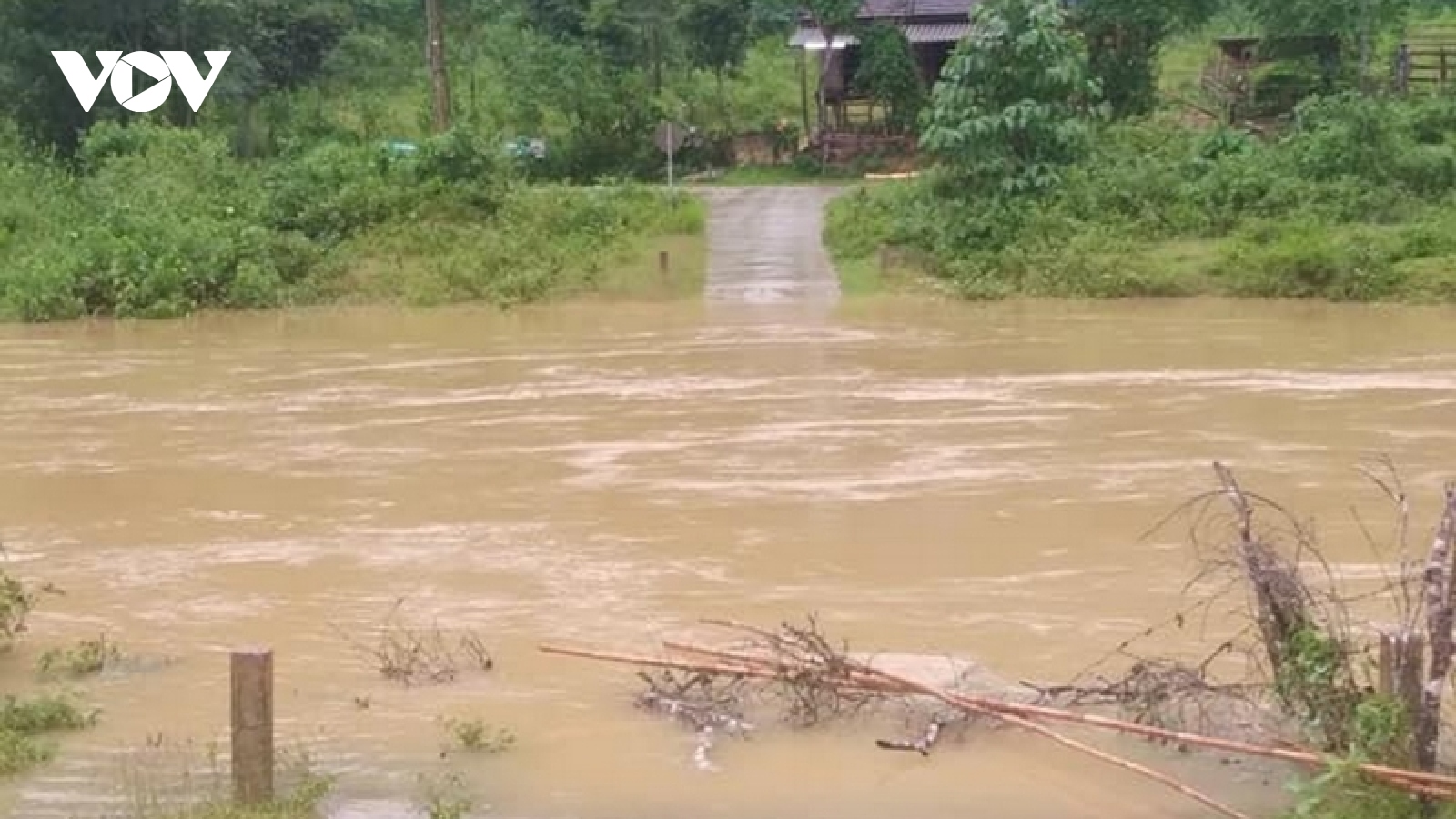 Mưa lũ tại Quảng Bình khiến 1 người chết, 5 người mất liên lạc