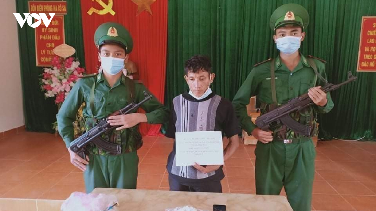 Đối tượng vận chuyển ma tuý sa lưới tổ công tác