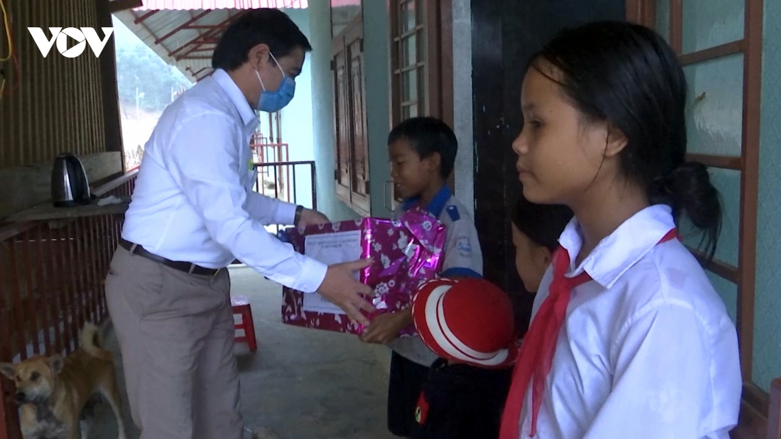 Niềm vui Trung thu của trẻ em miền núi Quảng Nam