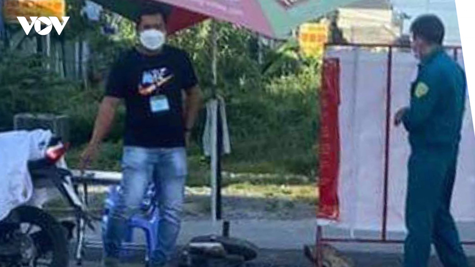 Vụ người trực chốt tống tiền shipper: khởi tố vụ án và khởi tố bị can