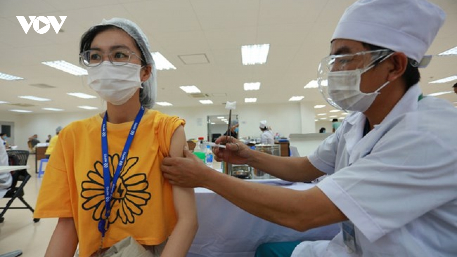 Khi nào người tiêm đủ 2 mũi vaccine Covid-19 được đi lại, lao động trở lại?