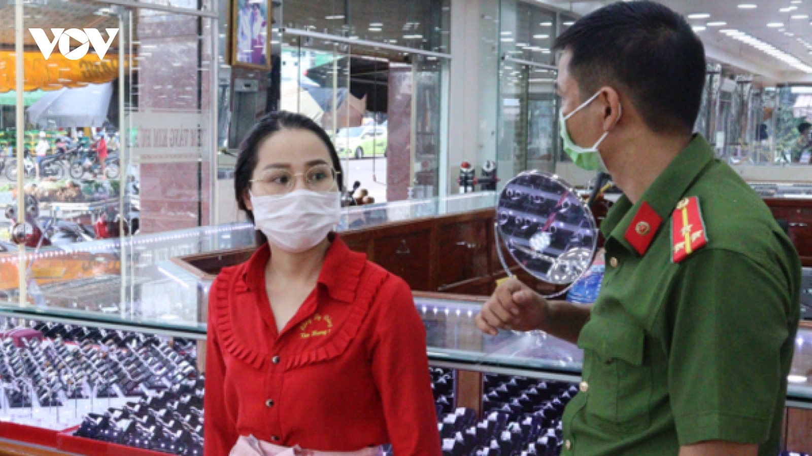 Nóng 24h: Lời khai của nữ nhân viên trộm gần 10kg vàng