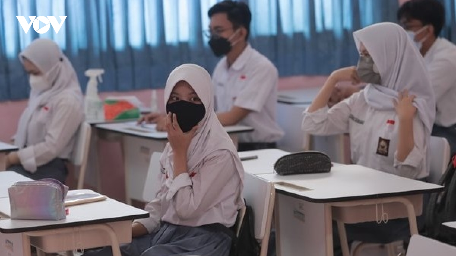 Hàng ngàn học sinh và giáo viên Indonesia mắc Covid-19 sau khi quay trở lại trường học
