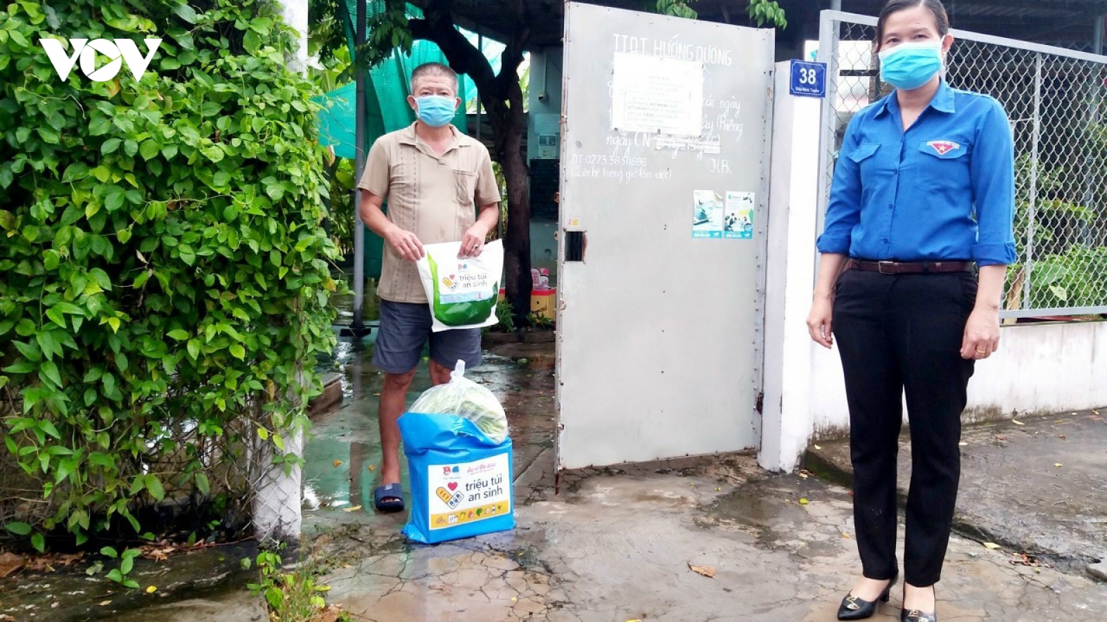 Tặng hơn 13.500 “ Túi an sinh” cho người khó khăn vùng dịch ở Tiền Giang 