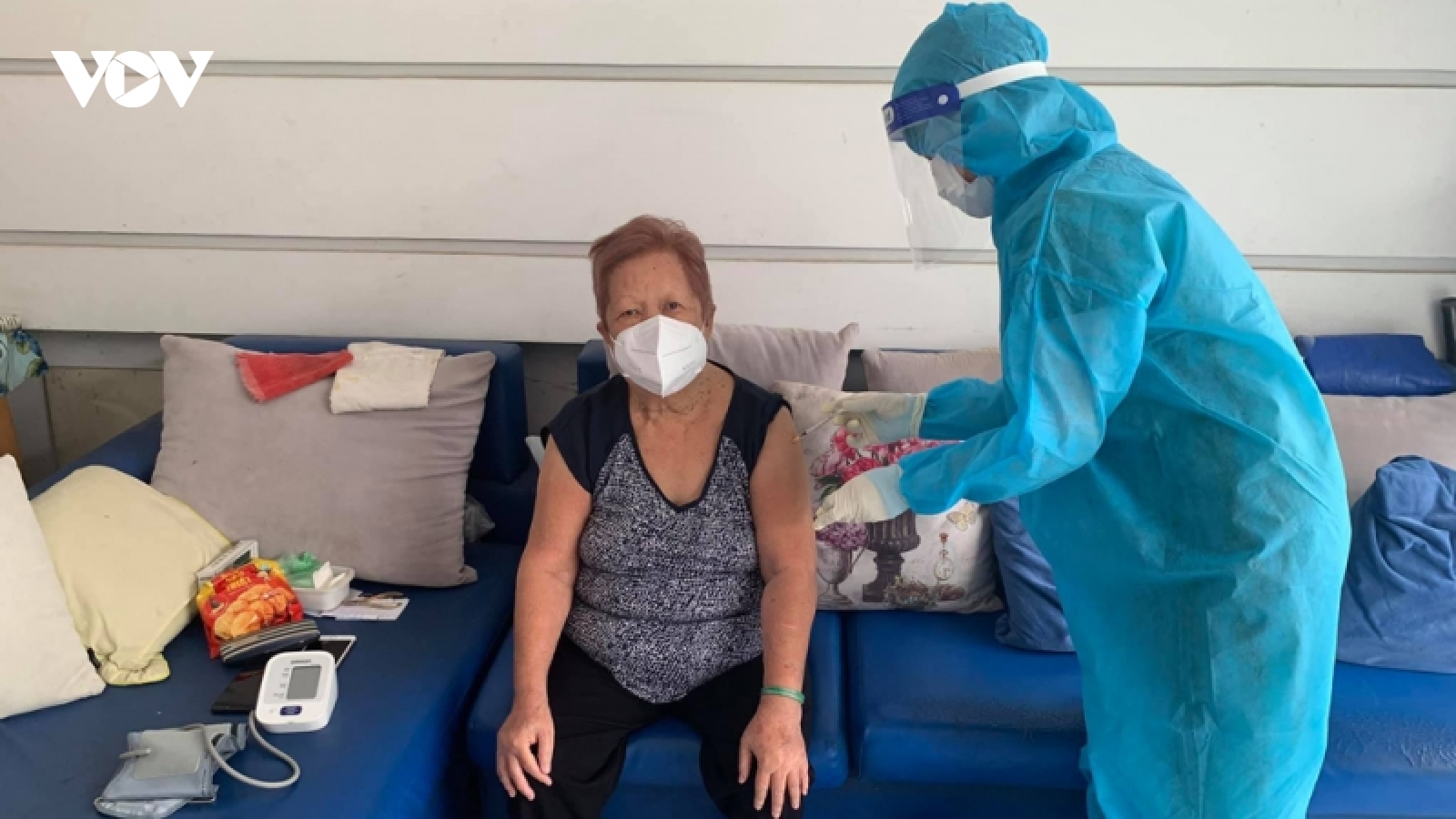 Bình Dương tổ chức tiêm phòng COVID-19 lưu động cho người già, phụ nữ mang thai