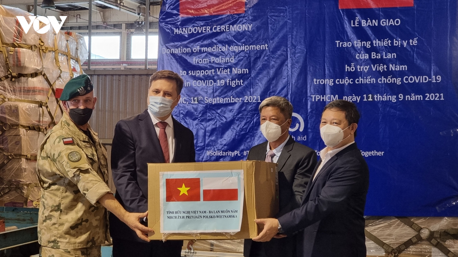 Chính phủ Ba Lan viện trợ Việt Nam lô hàng trang thiết bị y tế gần 84 tỷ đồng