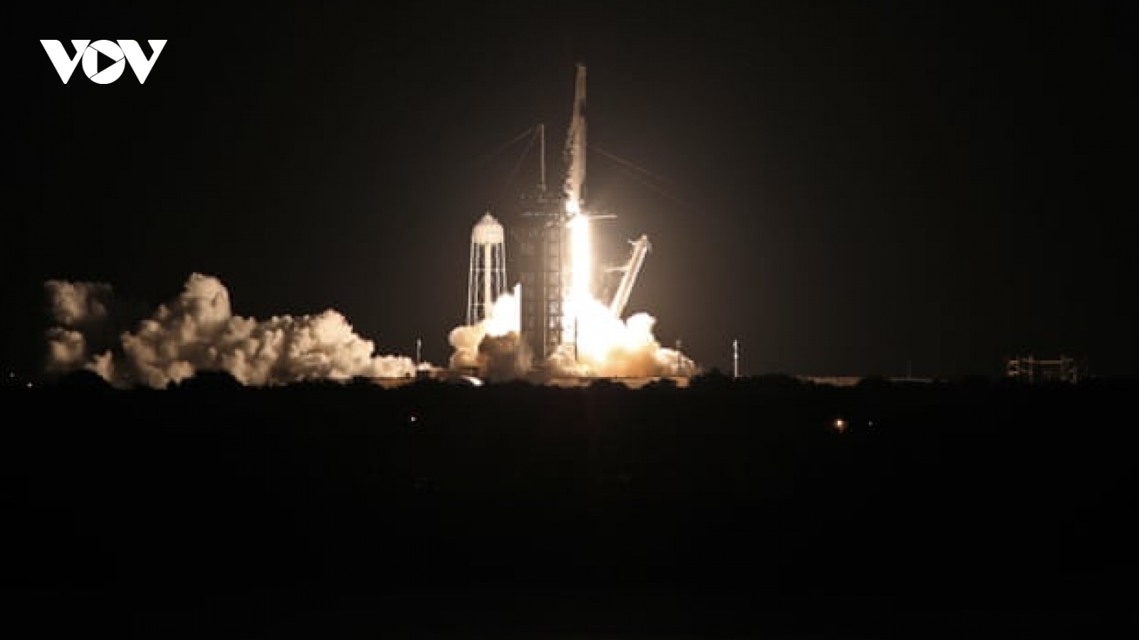 Tàu vũ trụ của SpaceX lần đầu tiên đưa các “phi hành gia nghiệp dư” vào không gian