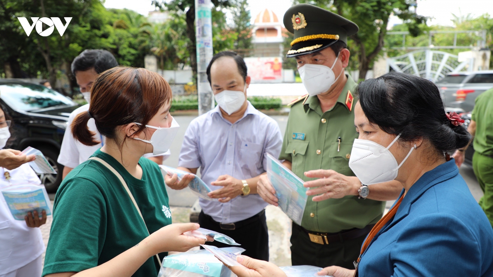 Lãnh đạo Công an TP.HCM kiểm tra đột xuất công tác chống dịch tại phường trọng điểm