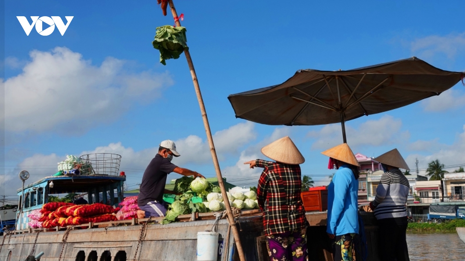 Chợ nổi Cần Thơ sôi động sau những ngày “ngủ quên”