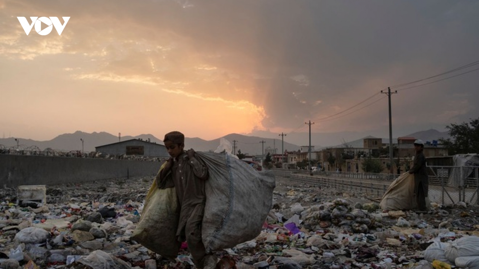Rơi vào cảnh khốn cùng, nhiều gia đình tại Afghanistan phải bán con trả nợ