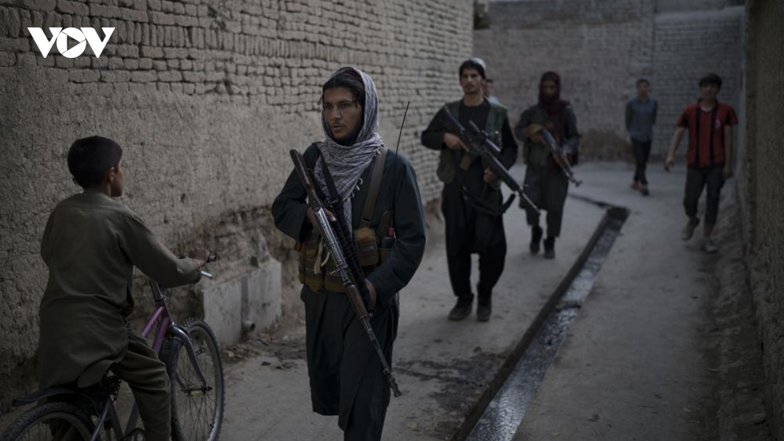 Chế độ cai trị hà khắc của Taliban: Người hoan nghênh, người thấp thỏm lo sợ