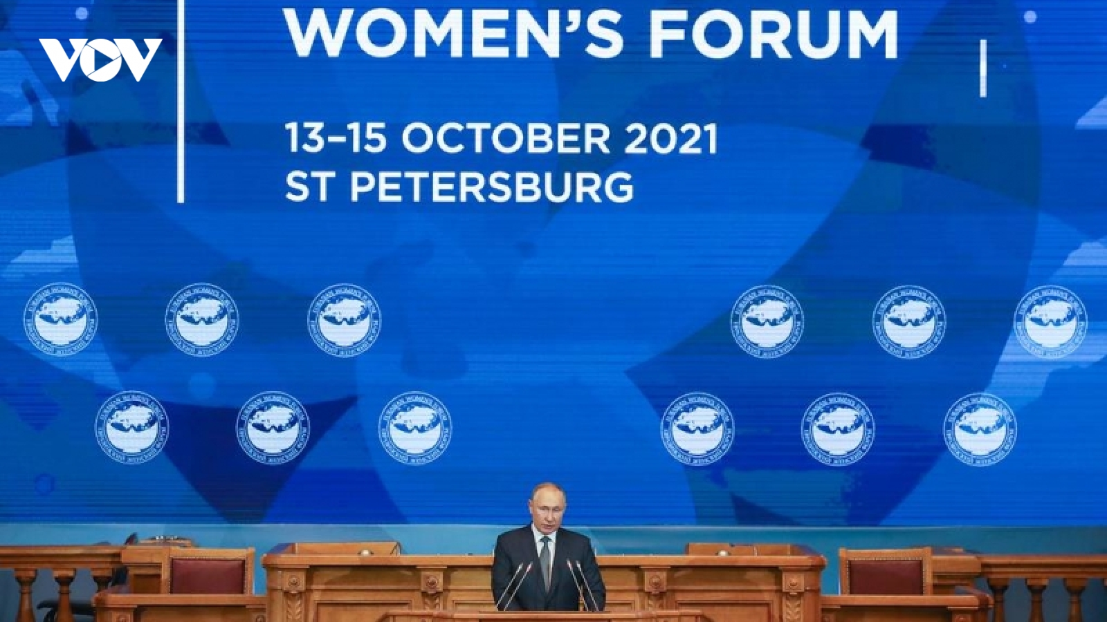 Ông Putin: Phụ nữ không nên đứng trước sự lựa chọn giữa gia đình và nghề nghiệp