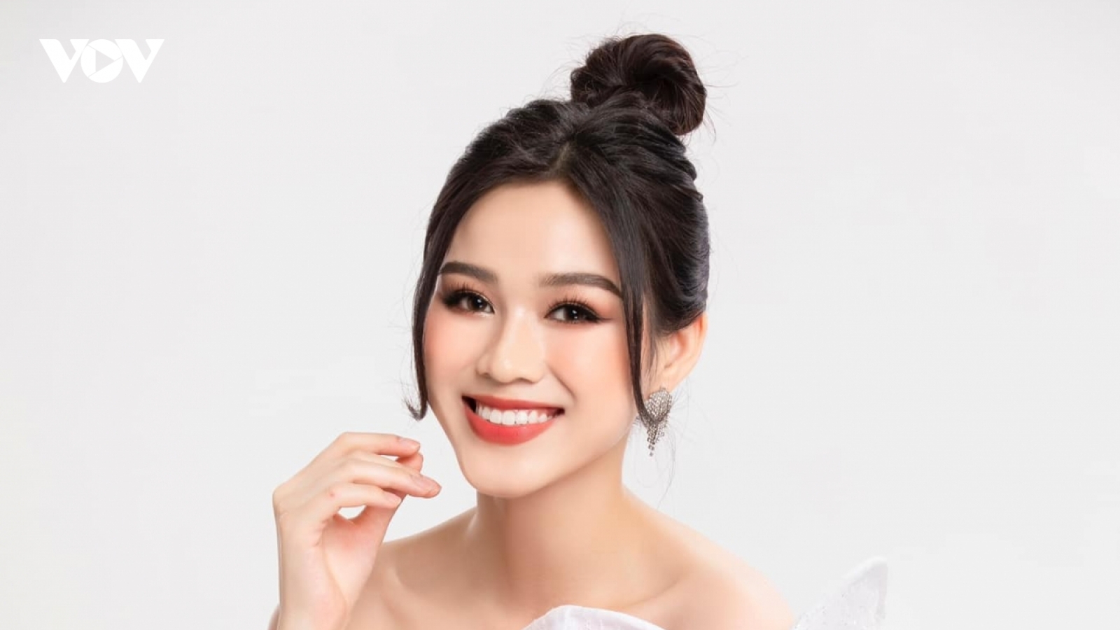 Hoa hậu Đỗ Thị Hà chia sẻ xúc động về ngày 20/10 trong giai đoạn "bình thường mới"
