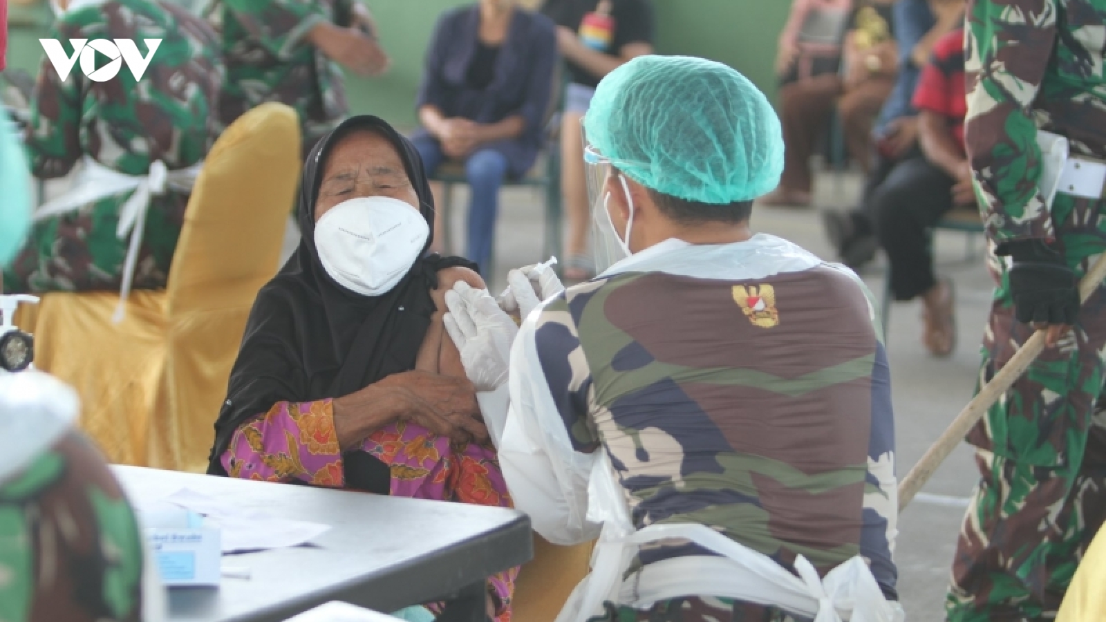 Từ ổ dịch châu Á đến không vùng đỏ Covid-19, bí quyết của Indonesia là gì?