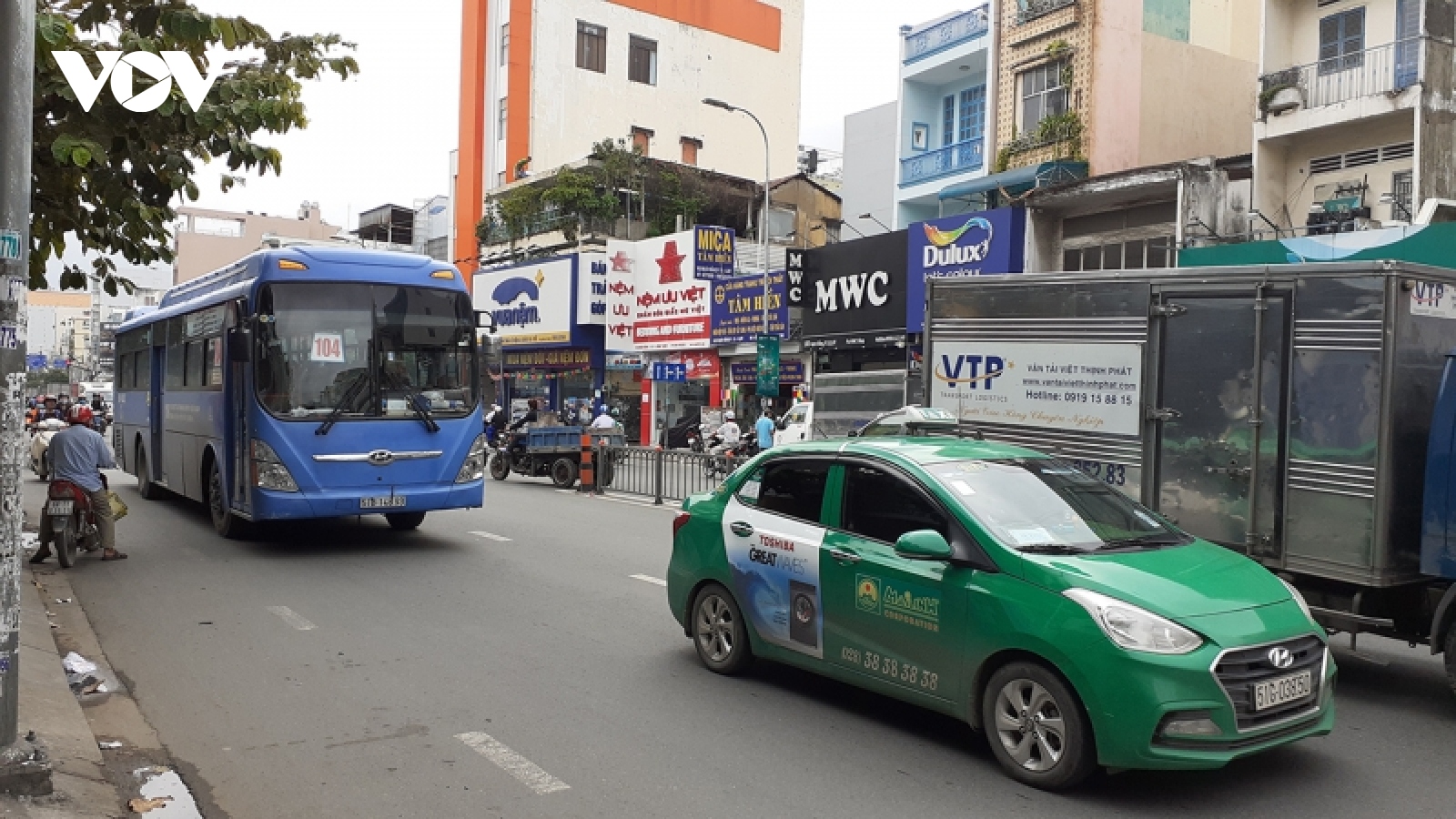 TP.HCM hoạt động trở lại xe buýt, ô tô công nghệ, taxi từ ngày 5/10