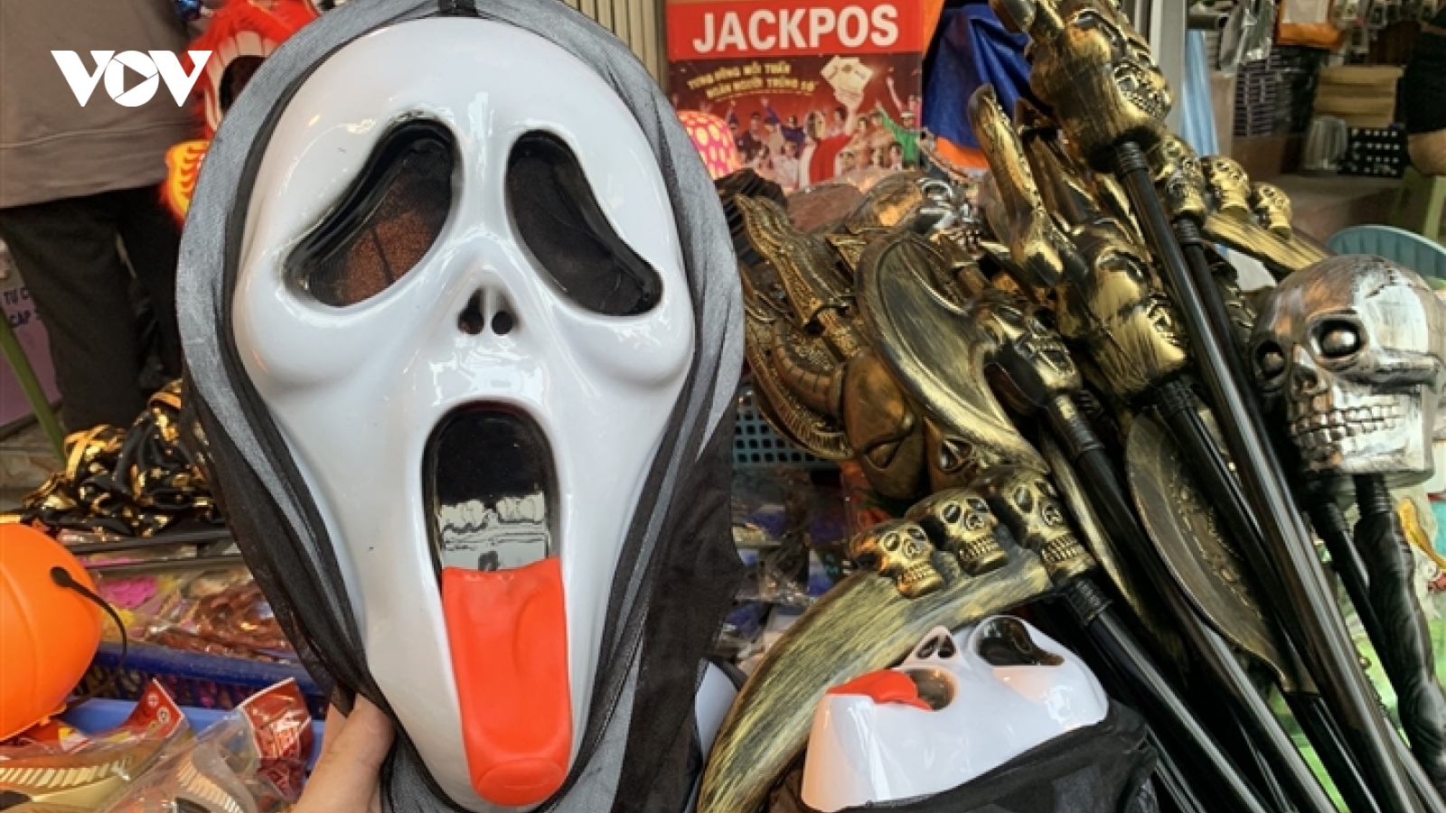 Đồ chơi Halloween ế khách