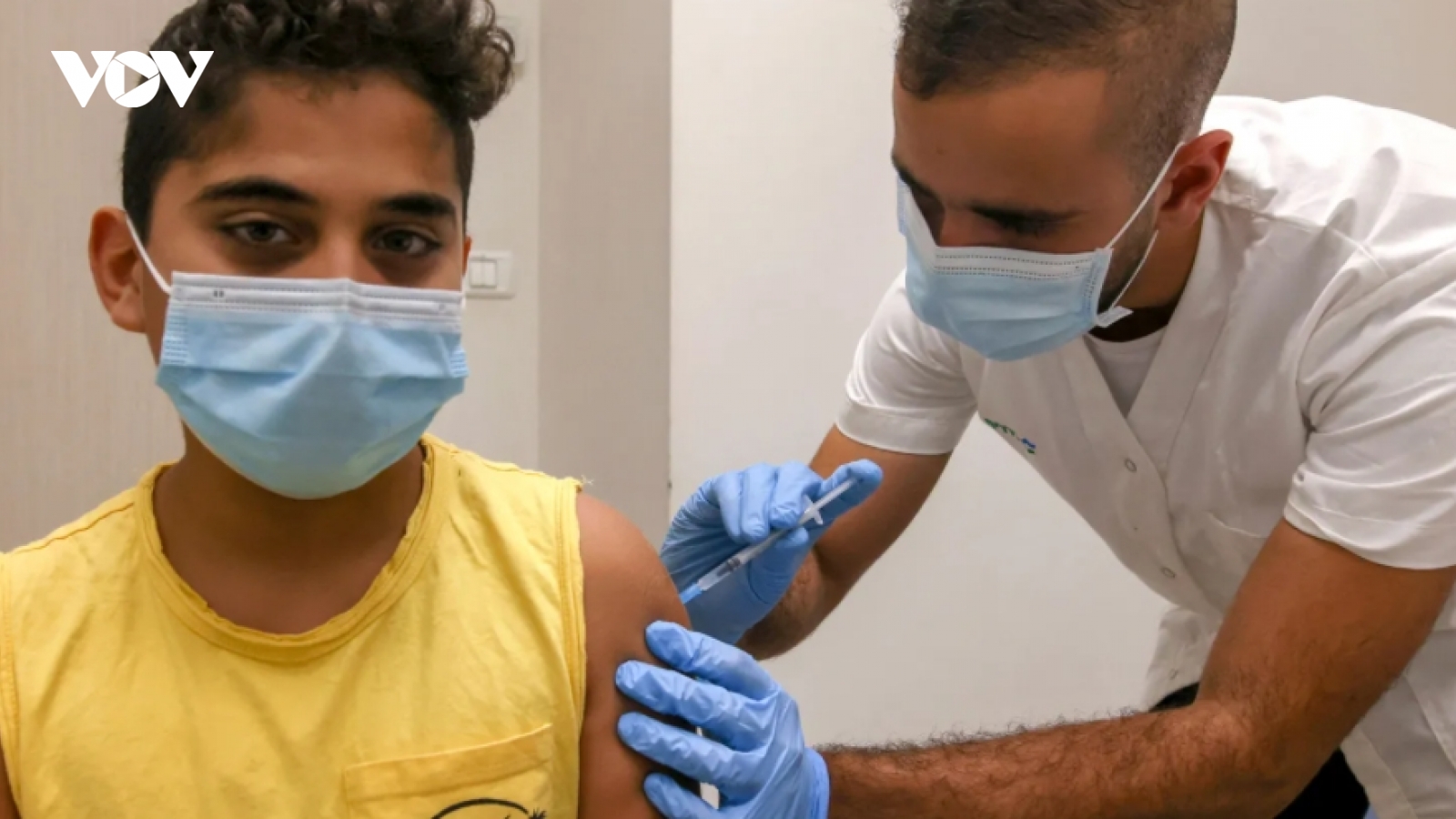 Israel chia sẻ bài học về tiêm vaccine COVID-19 cho trẻ em
