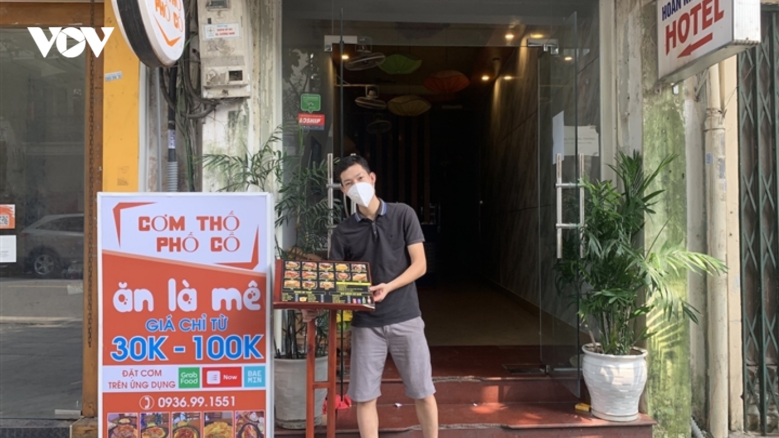 Khách sạn "phố vàng" biến thành nơi bán bỉm, đồ ăn mang về