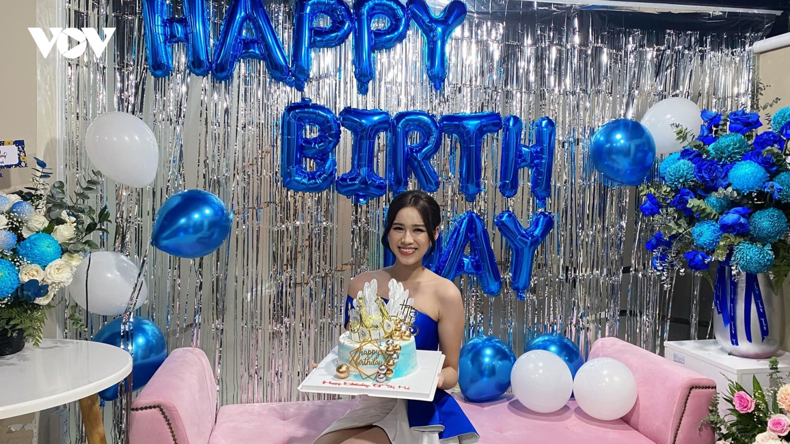 Chuyện showbiz: Đỗ Thị Hà "vỡ òa" khi được dàn hoa hậu bí mật tổ chức sinh nhật