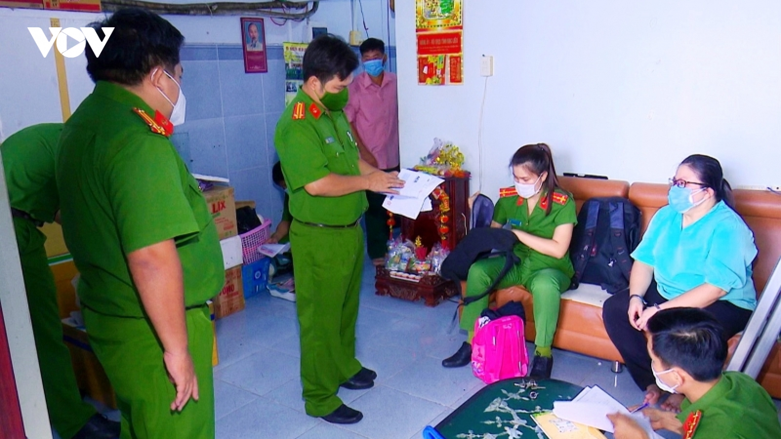 Khởi tố kẻ làm giả con dấu, tài liệu chiếm đoạt 2 tỷ đồng