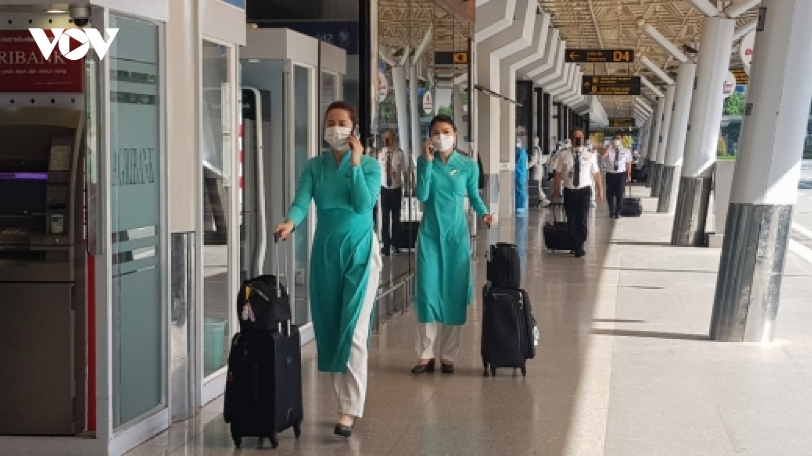 Sân bay Tân Sơn Nhất ngày đầu tiên khôi phục bay nội địa